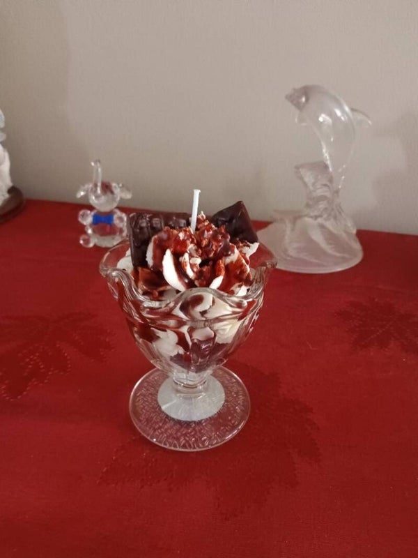 Small chocolate scented sundae candle