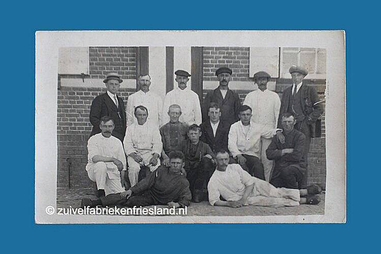 Ansichtkaart Personeel zuivelfabriek Oldeboorn