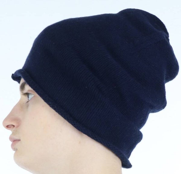 Morbido berretto liscio unisex in cashmere riciclato made in Prato