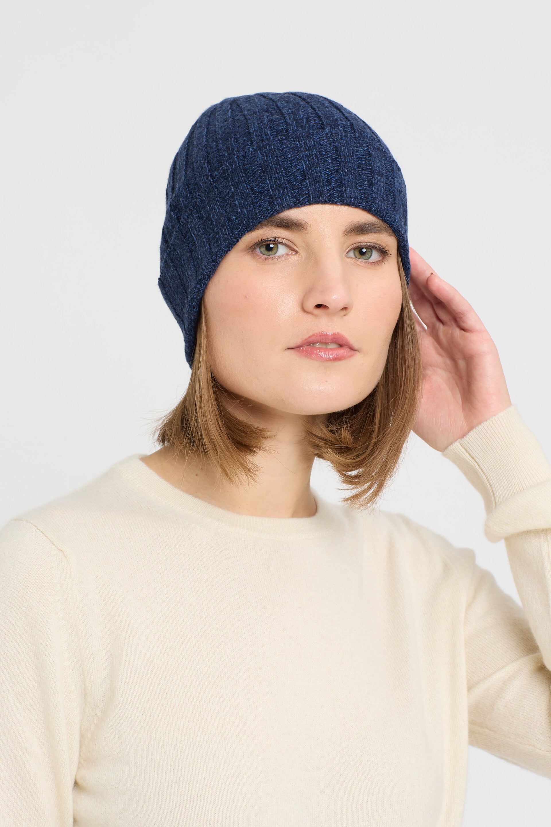 Due Toscani Cappellino a Coste in Puro Cashmere Colori Moulinè Made in Italy Eleganza Artigianale Accessorio Versatile
