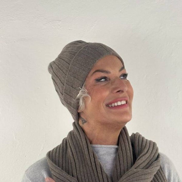 Cappellino a Coste in Puro Cashmere Riciclato 100% – Made in Italy | Due Toscani