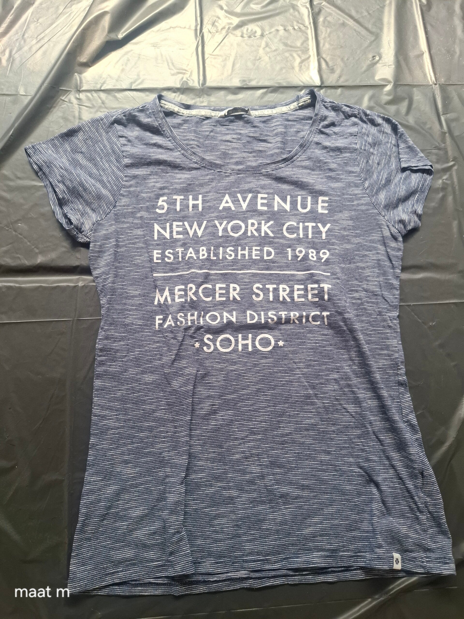 Lichtblauw shirtje met tekst