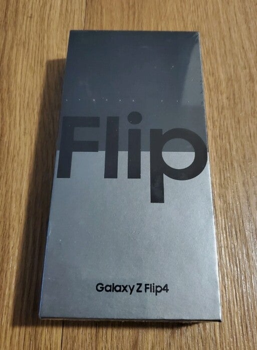 Samsung Galaxy Z Flip4 F721B – 128GB – Factory Unlocked – Dual SIM – Global Version – Brand New Blue