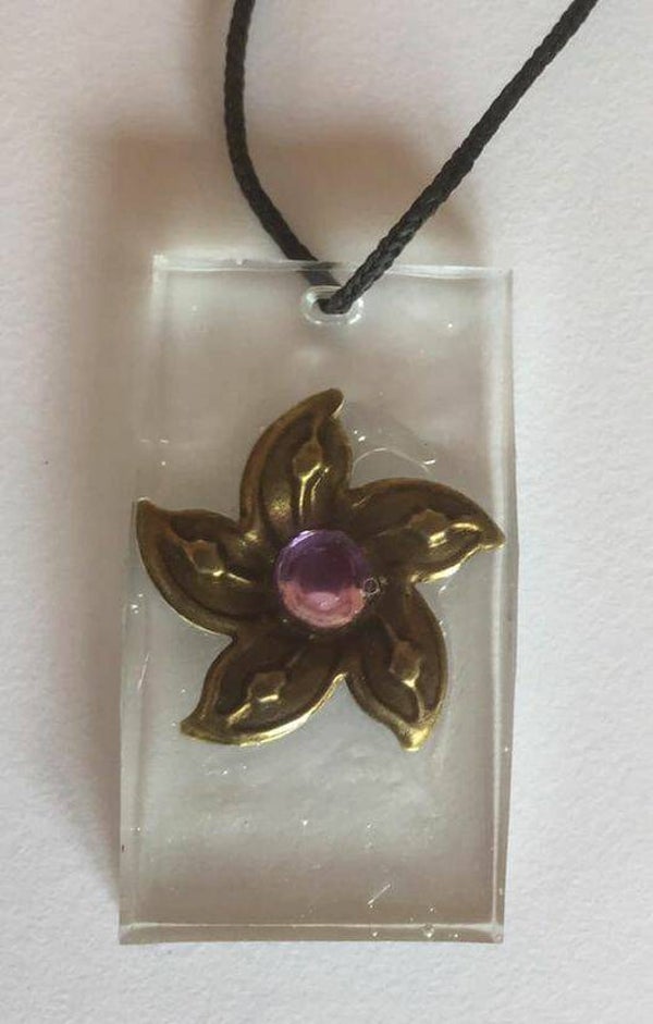 Handgemaakte hanger + toebehorende koord ( Dionys design 16)