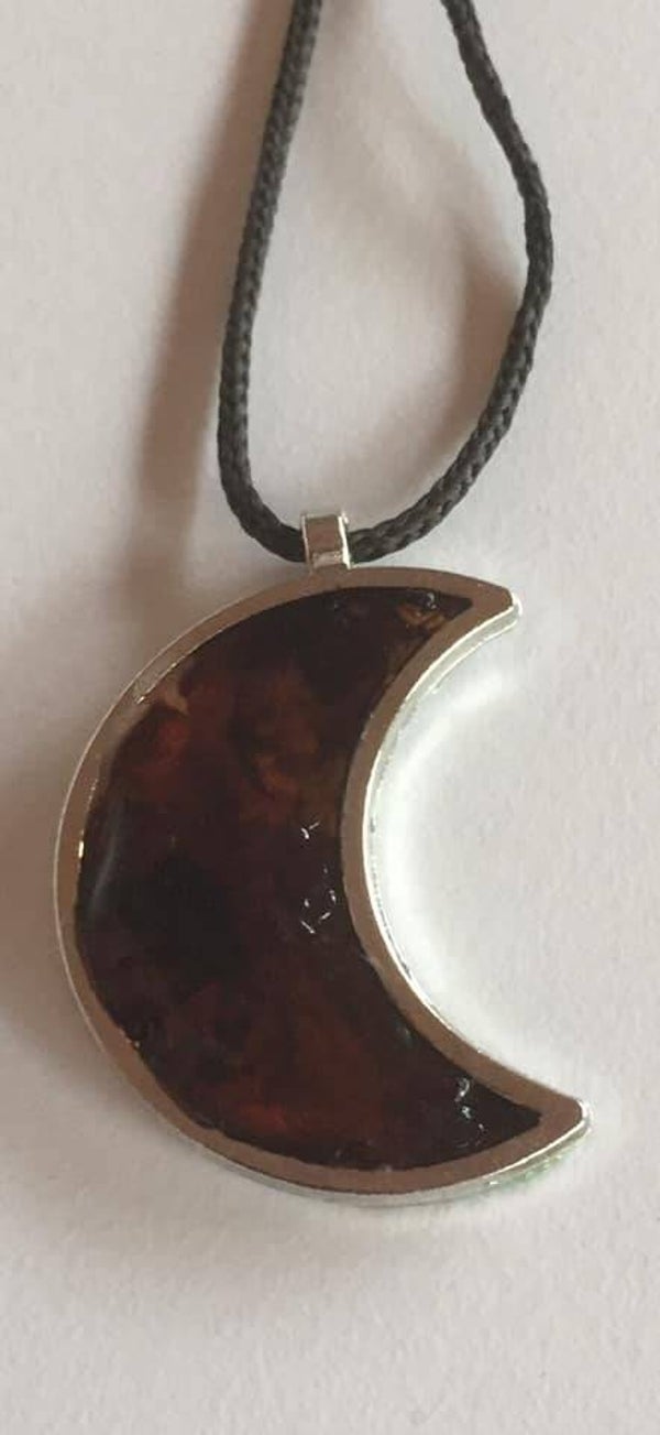 Handgemaakte hanger + toebehorende koord ( Dionys design 19)