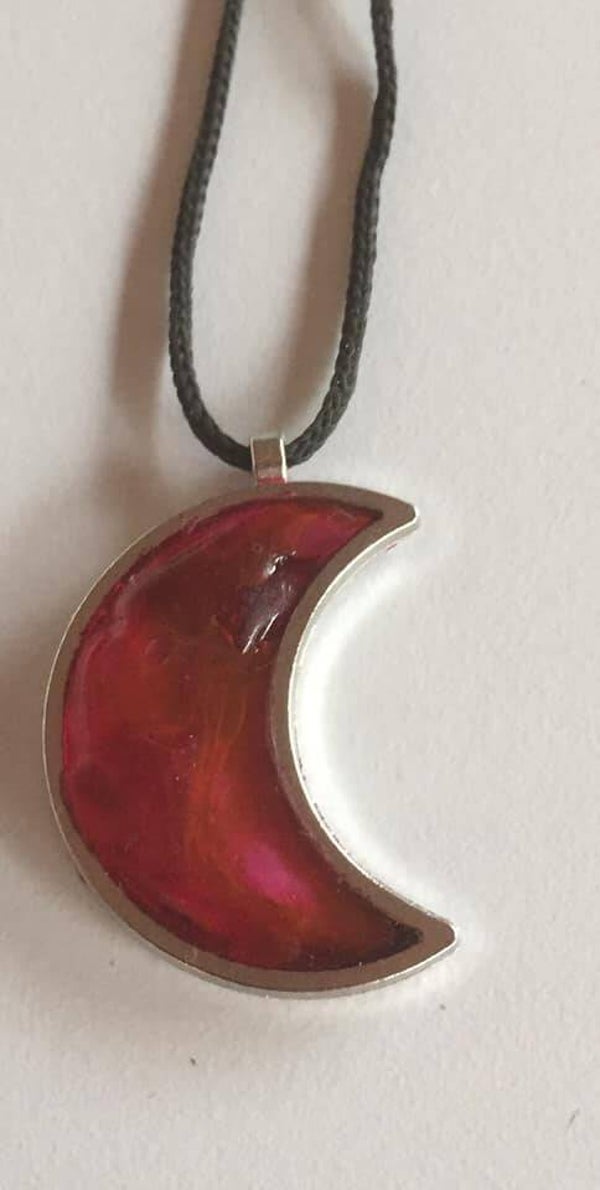 Handgemaakte hanger + toebehorende koord ( Dionys design 20)