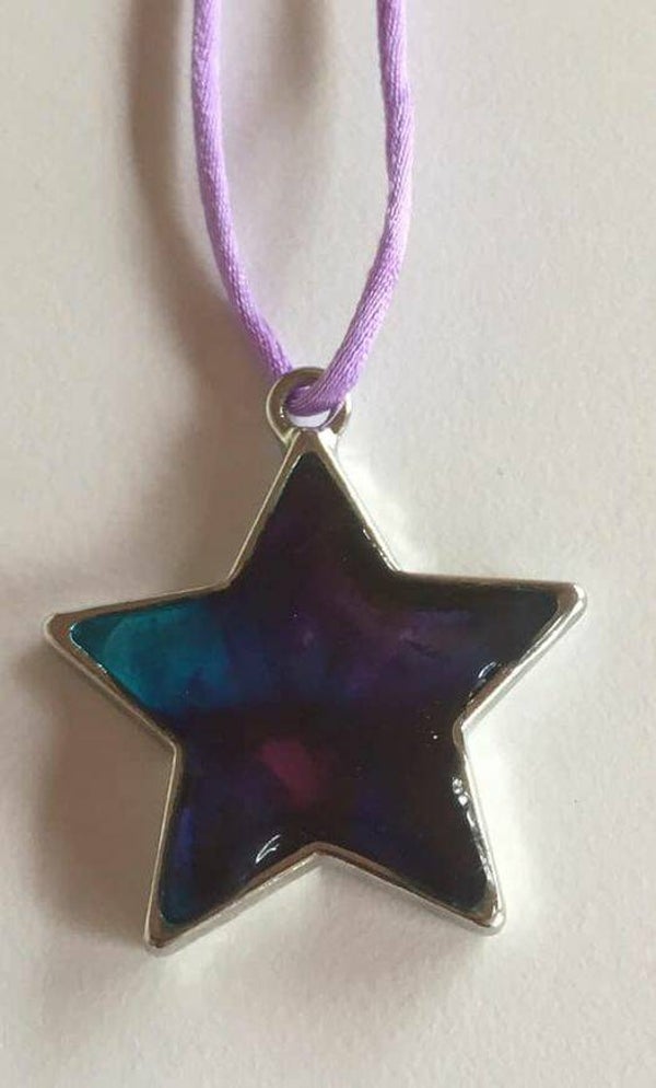 Handgemaakte hanger + toebehorende koord ( Dionys design 25)