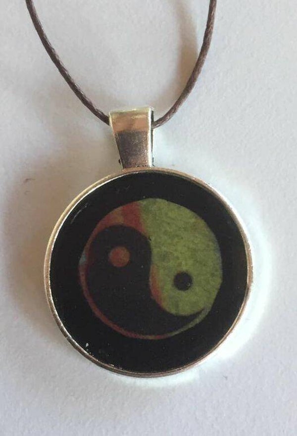 Handgemaakte hanger + toebehorende koord ( Dionys design 137)