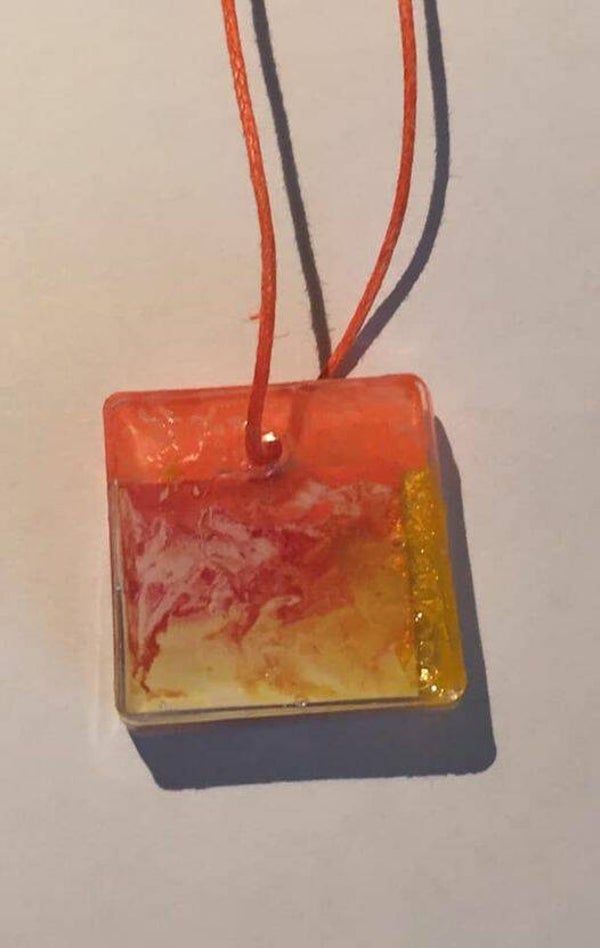 Handgemaakte hanger + toebehorende koord ( Dionys design 63)