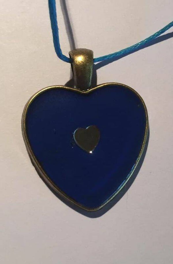 Handgemaakte hanger + toebehorende koord ( Dionys design 103)