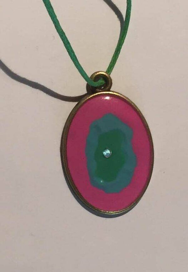 Handgemaakte hanger + toebehorende koord ( Dionys design 79)