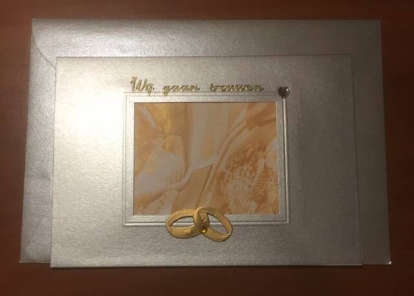handgemaakte wenskaart + enveloppe: " wij gaan trouwen" ( Dionys design 8)