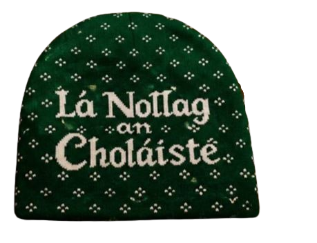 Lá Nollag an Choláiste Beanie ( College Christmas Day )