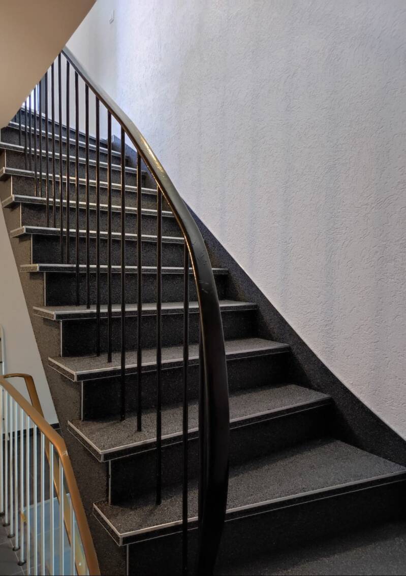 Innentreppe mit Steinteppich verlegt 