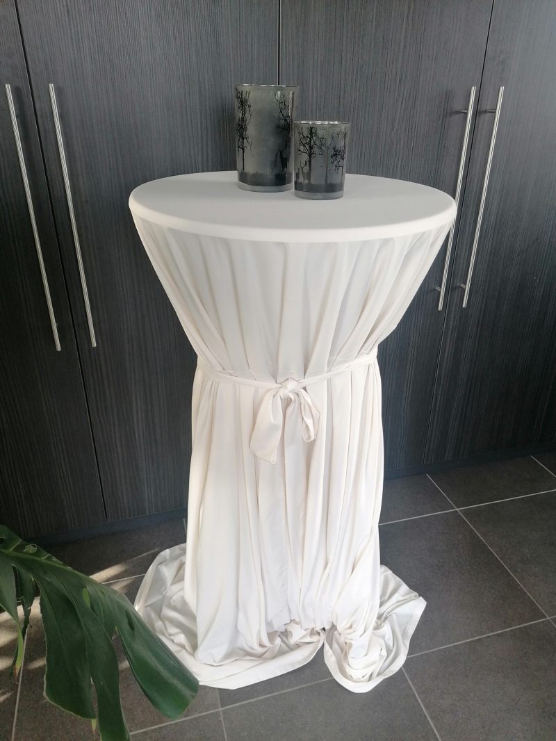 Statafel 60 diamter met ecru linnen