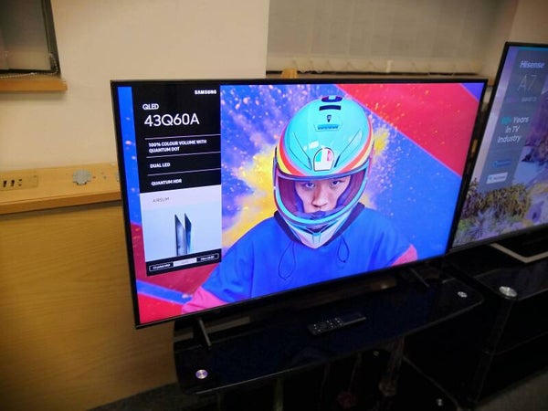 SAMSUNG QE43Q60AA 43" Smart 4K Ultra HD HDR QLED TV with Bixby, Alexa & Google Assistant – HDMI 2.1