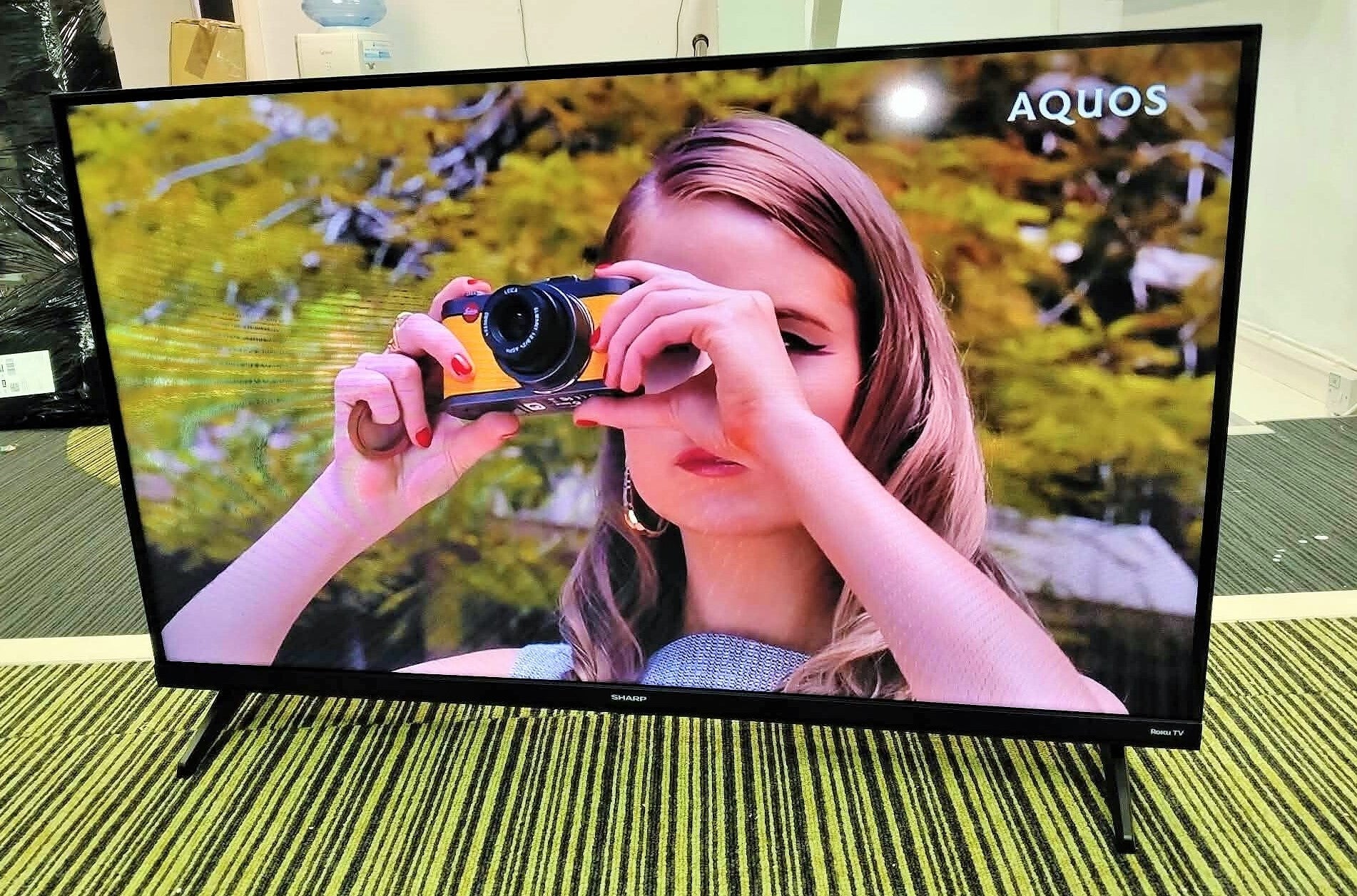 SHARP 32HD2725K 32” HDR10 200 ACTIVE ROKU TV - NEW