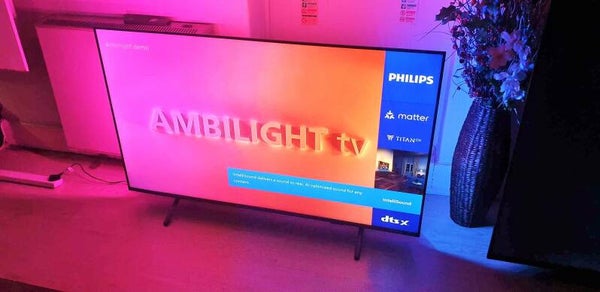 PHILIPS 55PUS8000/05 55" 4K  QLED HDR10+ TITAN SMART TV – with 3 sided Ambilight