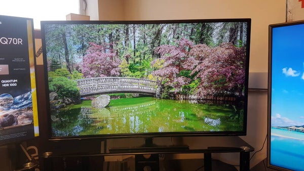 Linsar 49HDR510 49 Inch Smart UHD 4k LED TV Black with Freeview HD