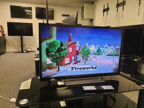 TOSHIBA 32LL3C63DB 32" Smart Full HD LED TV – PLEASE READ