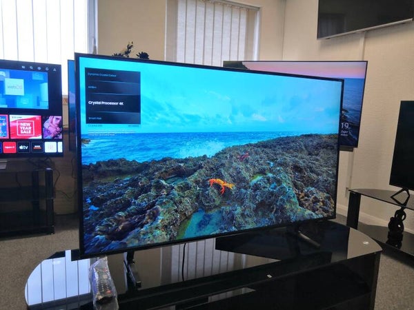 SAMSUNG UE43CU8000KXXU 43" Smart 4K Ultra HD HDR LED TV with Bixby, Alexa & Google Assistant