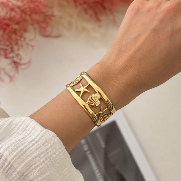 Goudkleurige armband met zeester en schelp