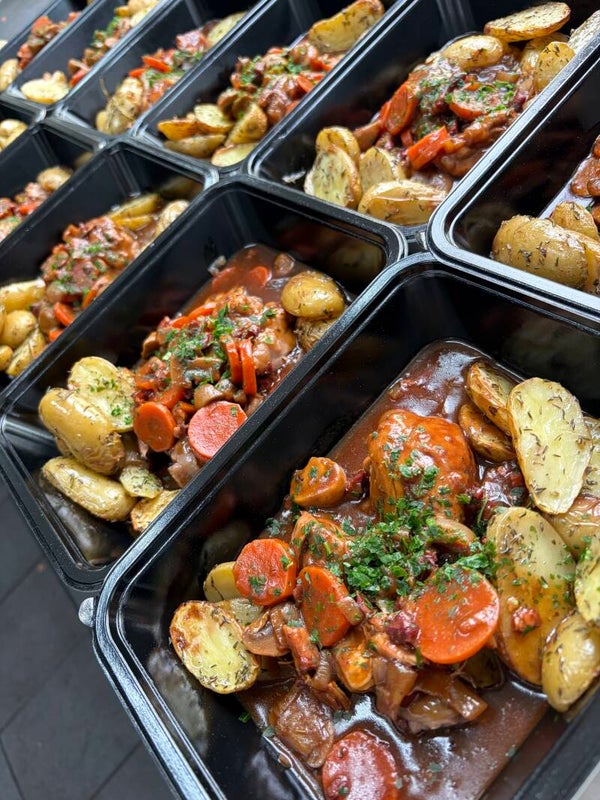 Dagschotel Coq-au-vin met kip en ovengemakken krieltjes