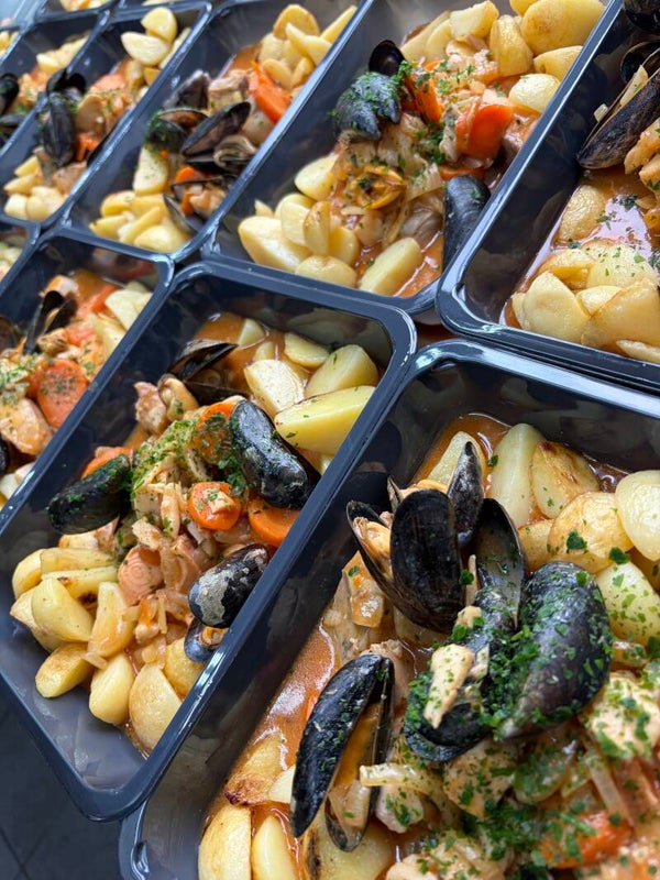 Dagschotel Bouillabaise met zalm en koolvis, scampi, mosseltjes en aardappel gebakken