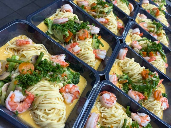 Dagschotel Scampi Madra curry , wokgroente en fettucini
