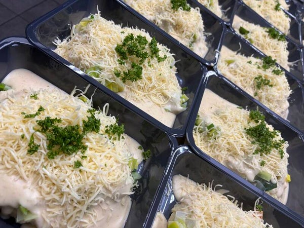Dagschotel Ovenschotel Kip met prei, aardappelpuree en kaassaus