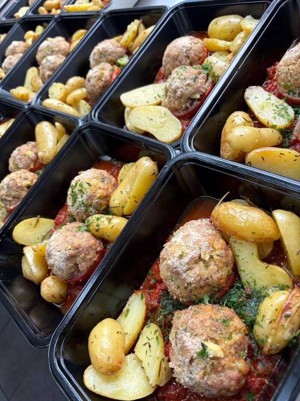 Dagschotel Tomaten farçies, tomatensaus en krieltjes ovengemakken