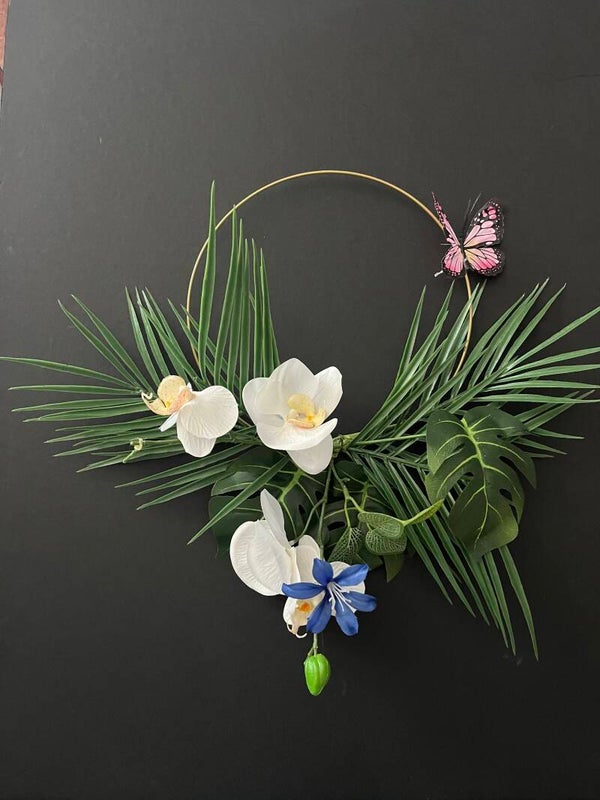 Minimalist wreath.