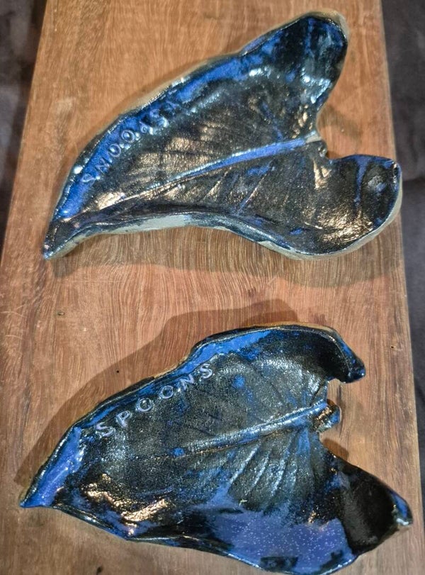 Leaf-Medium Lily Trinket dish.