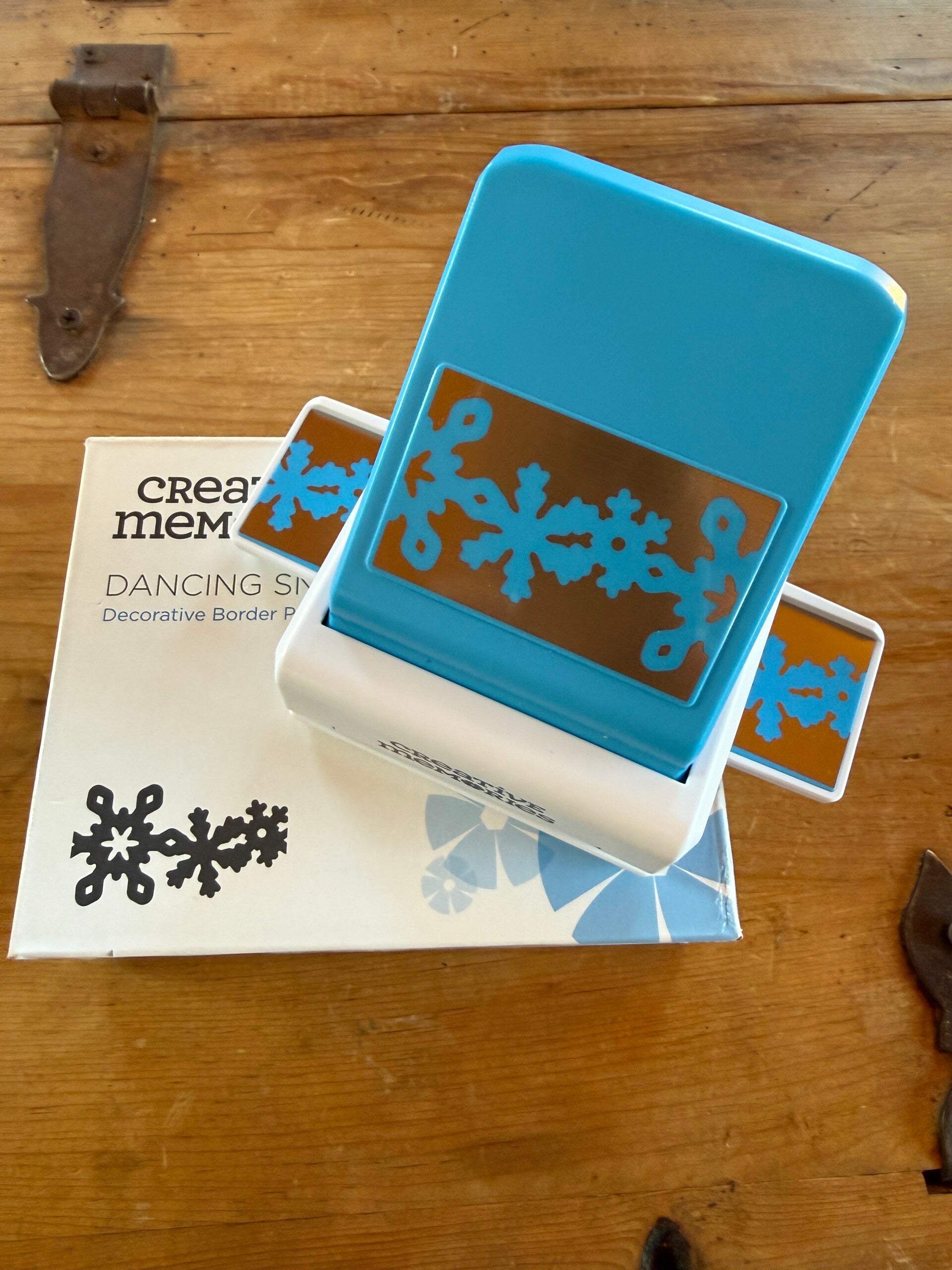 Dancing Snowflake Border Punch