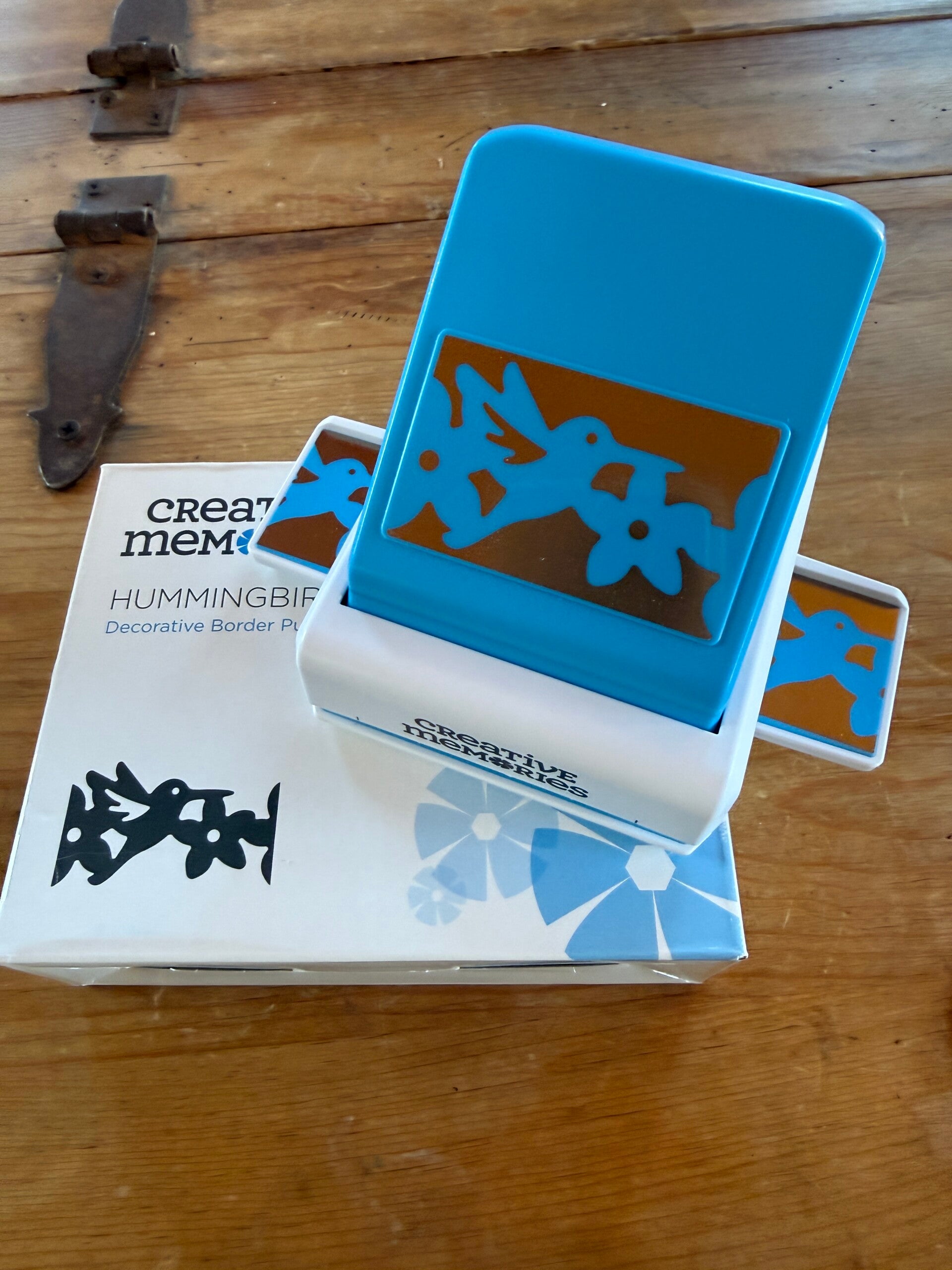 Hummingbird & Flowers Border Punch
