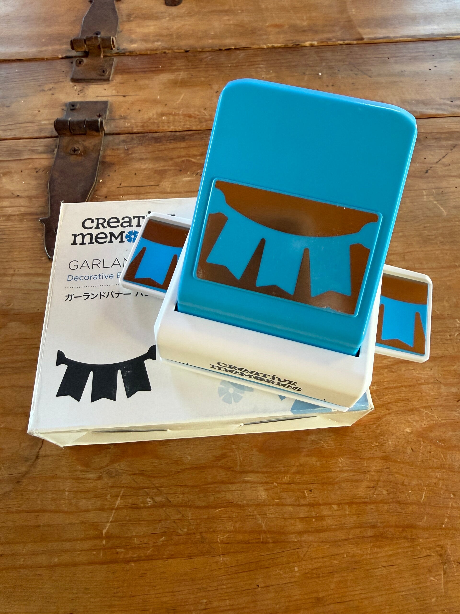 Garland Banner Border Punch