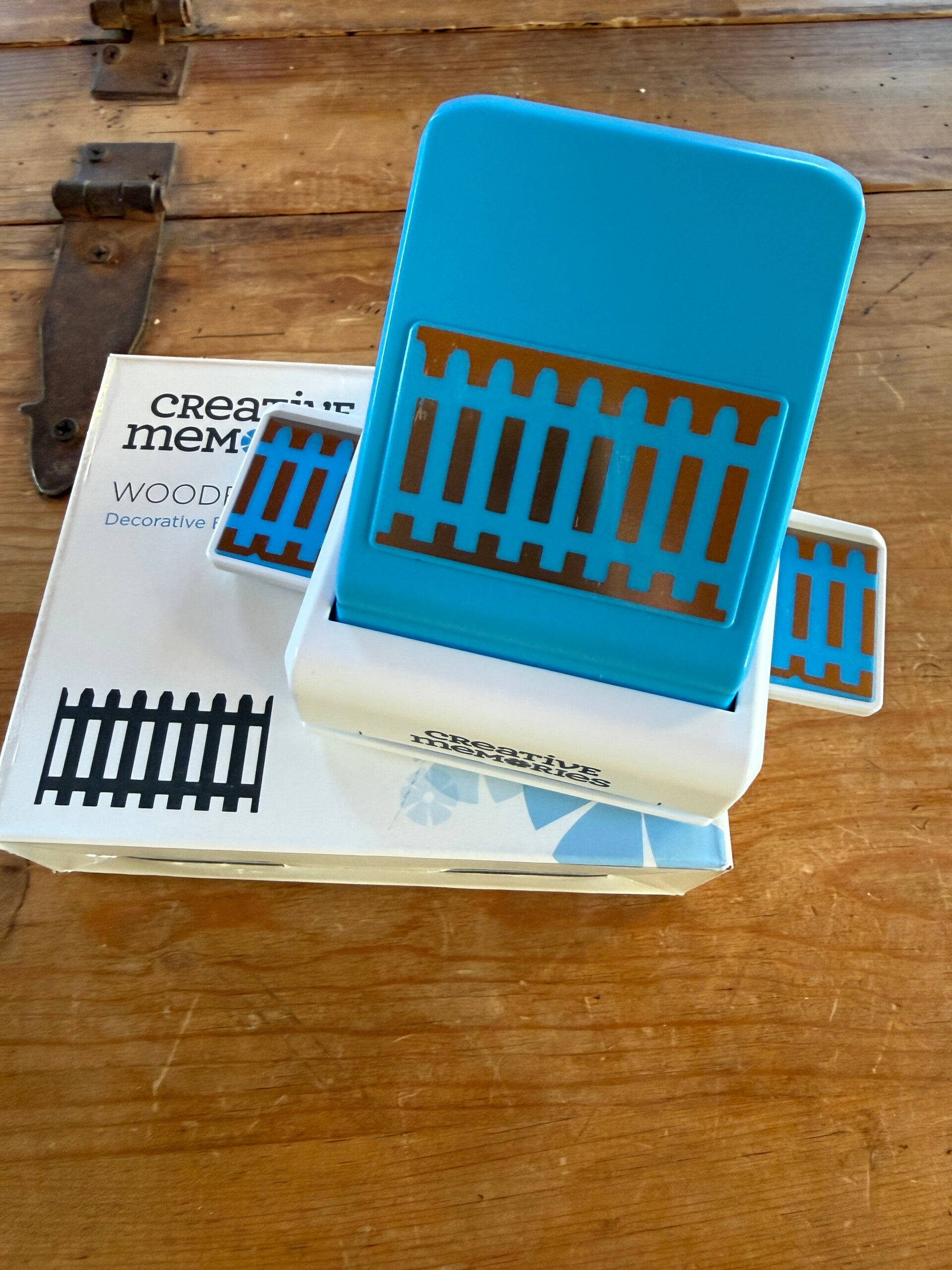 Wooden Fence Border Punch