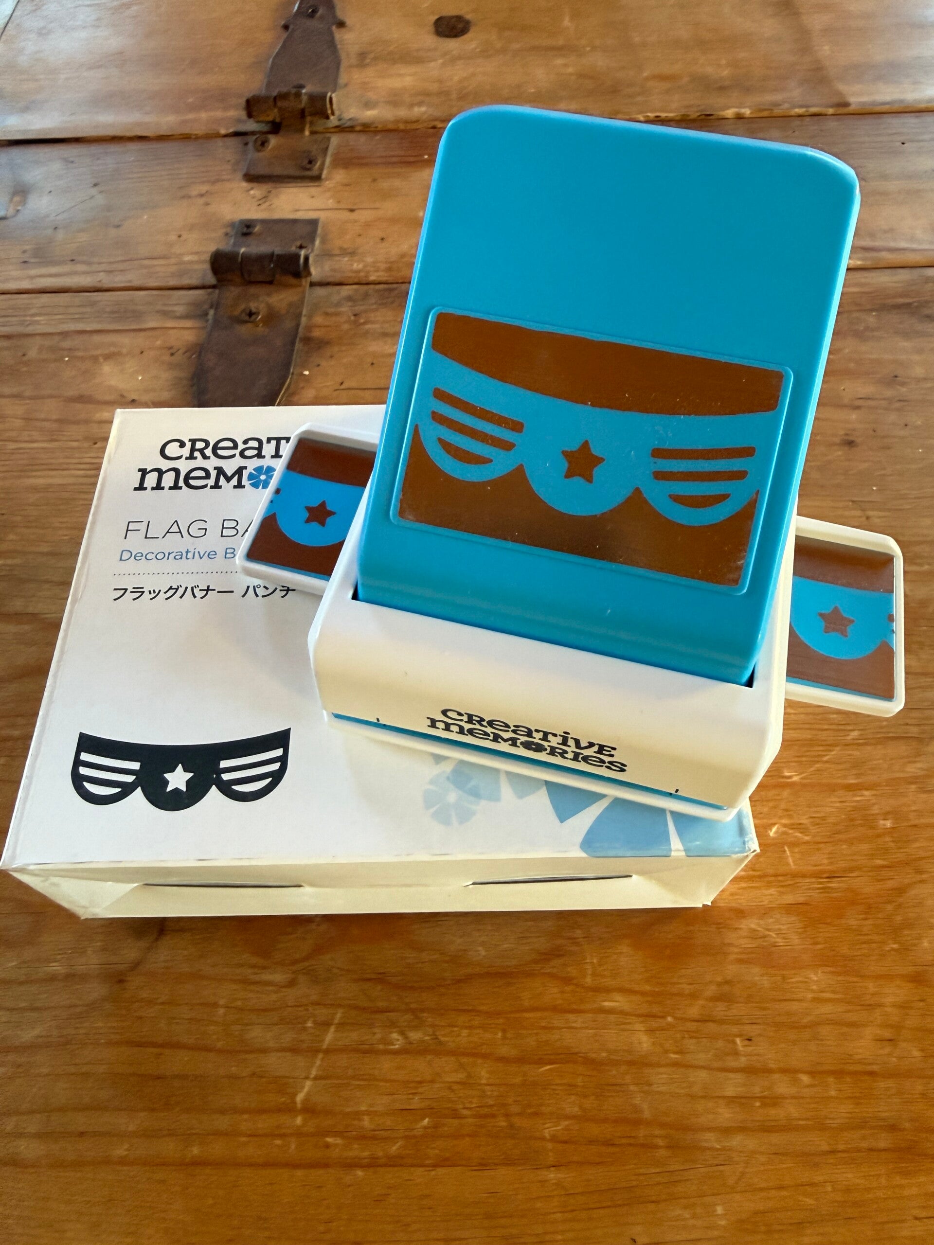 Flag Banner Border Punch