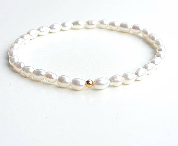 Elegantes Armband aus Süßwasserperlen mit Edelstahl-Detail – 19 cm