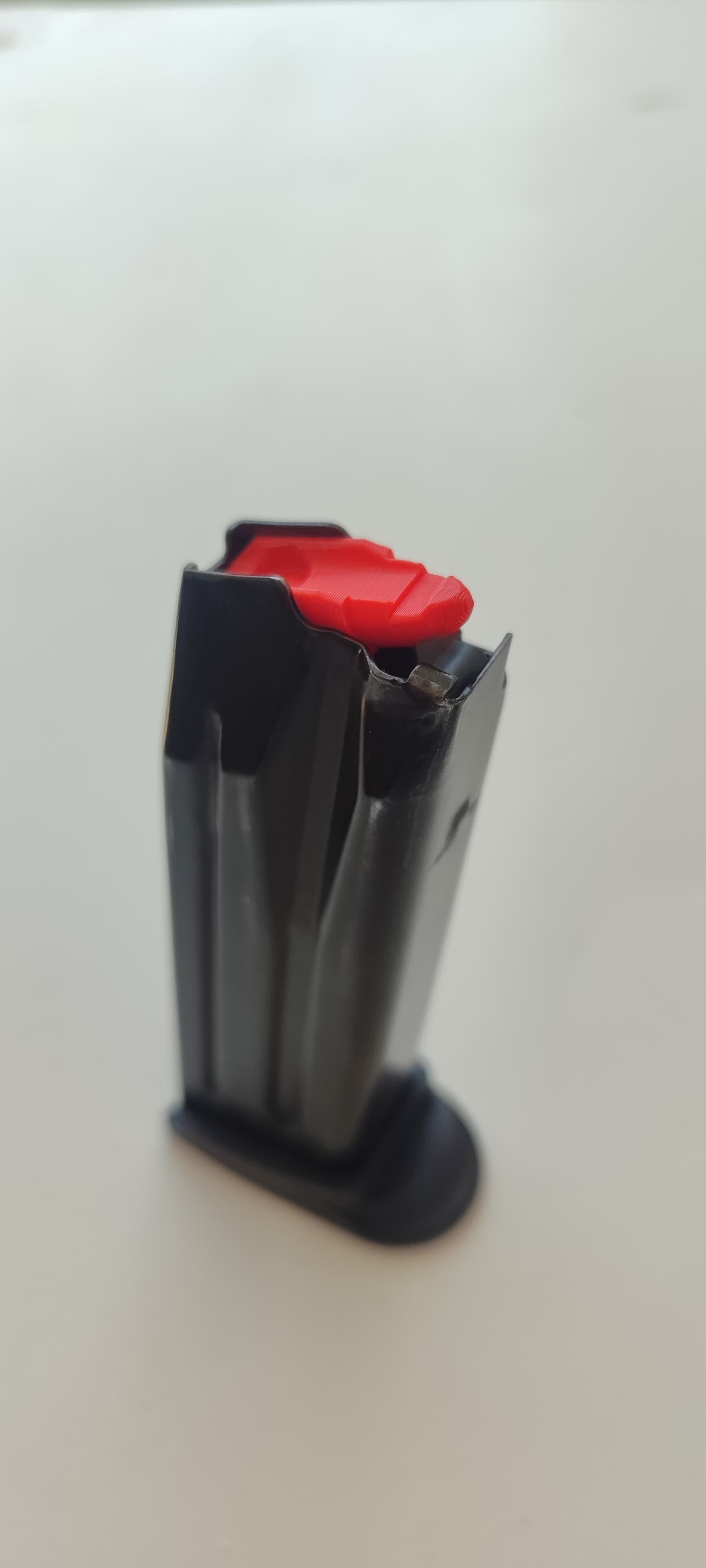 RETENEDOR DE CARGADOR