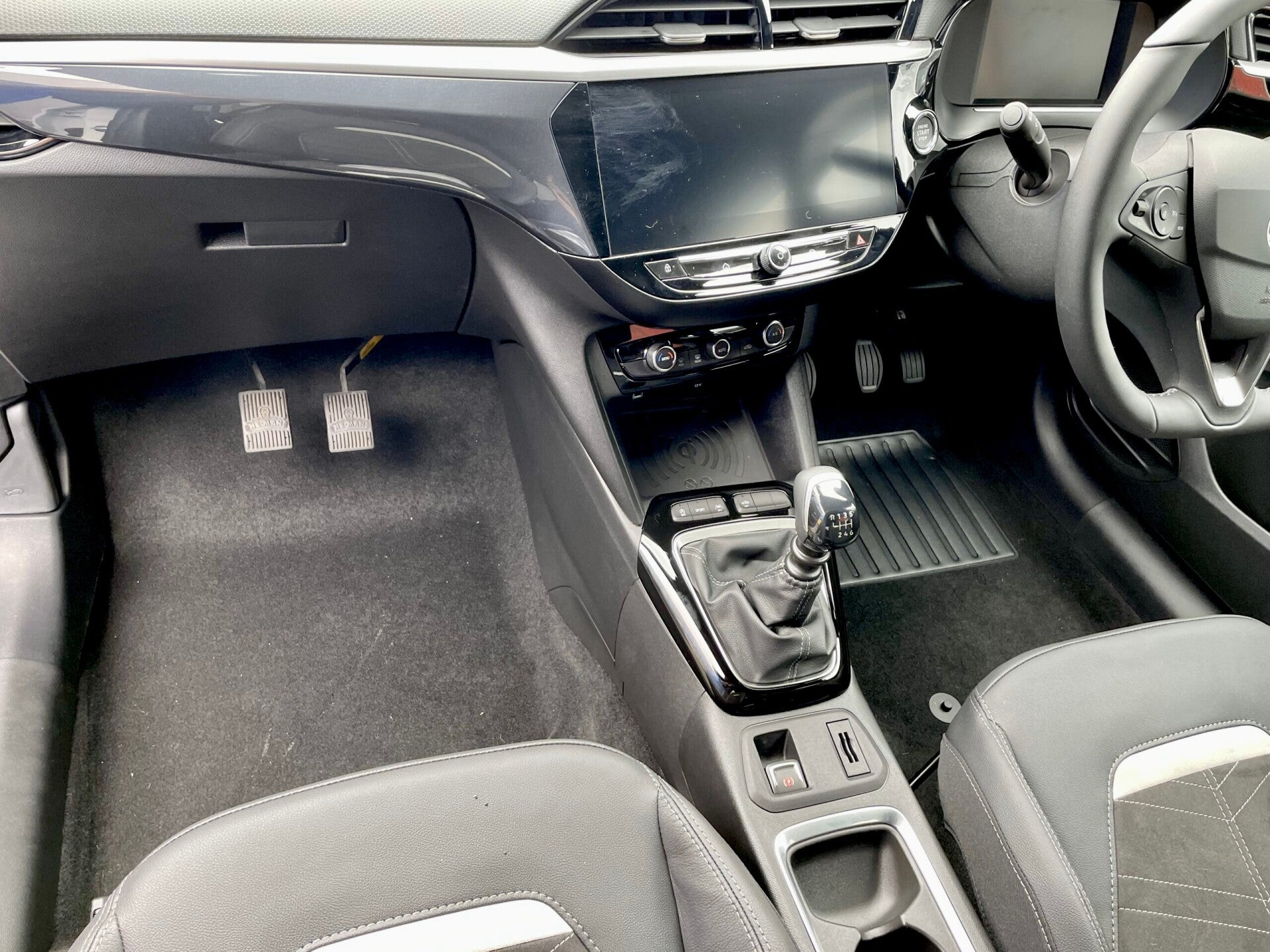 Dual-control car hire Sussex Surrey