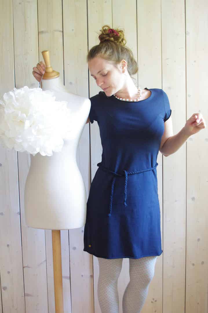 BIO Kleid - Kurzarm - dunkelblau - Flechtgürtel
