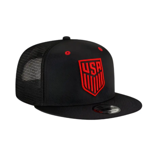 CAPPELLO TRUCKER IN RETE SNAPBACK NERO/ROSSO 9FIFTY NEW ERA NAZIONALE DI CALCIO DEGLI STATI UNITI