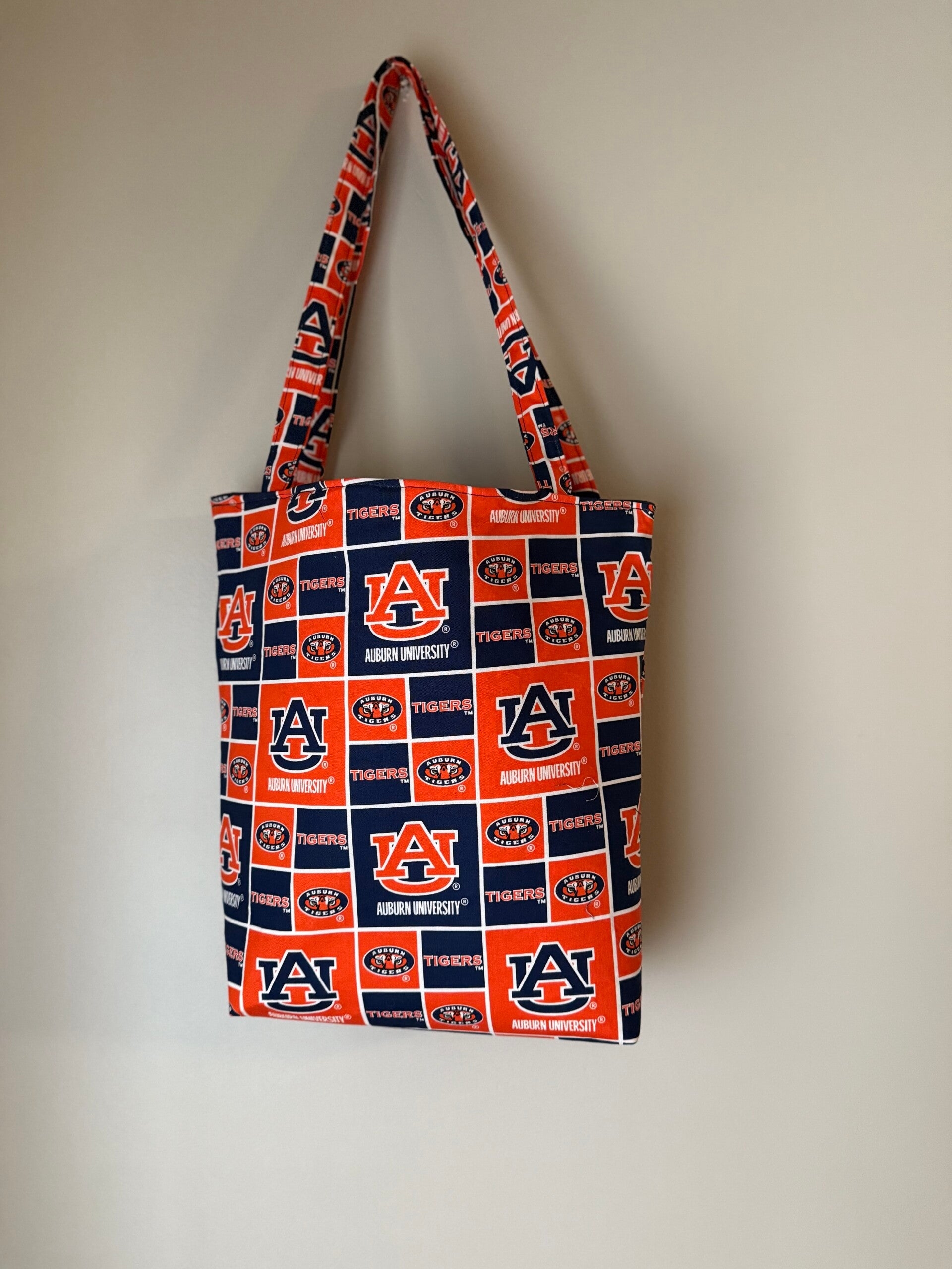 Auburn Handbag/Tote bag