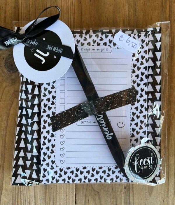 notitieblokje en pen voor de juf