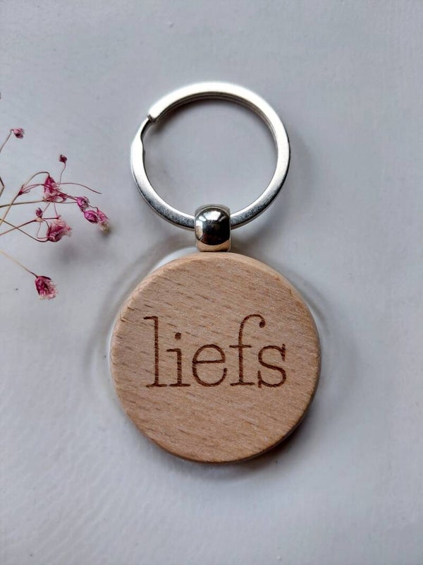 Houten sleutelhanger " liefs"
