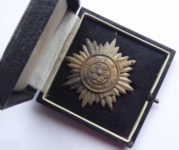 SOLD Cased 1st class Ostvolk decoration for bravery in gold by Wächtler & Lange