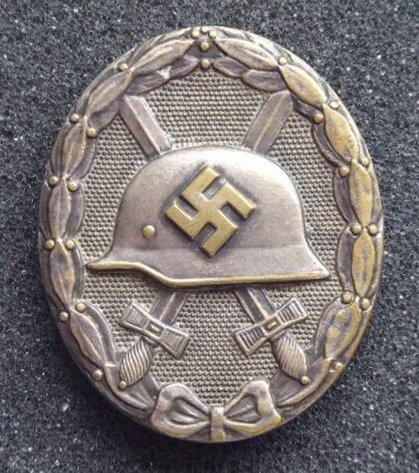 Silver Wound Badge by Hauptmünzamt Wien