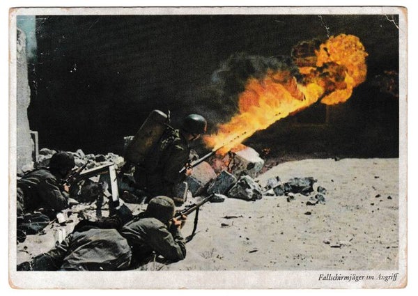 SOLD Postcard 'Fallschirmjäger im Angriff'
