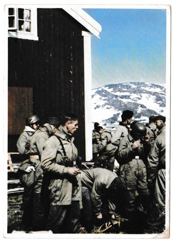 SOLD Postcard 'Fallschirmtruppen bereiten sich zum Einsatz vor'